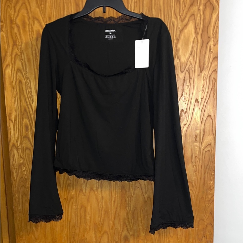 ReoRia Black Lace-Trim Long Sleeve Tee